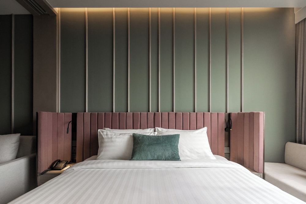 the quarter ratchayothin by uhg