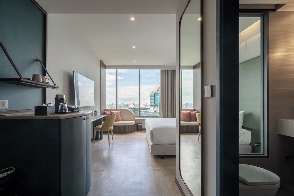 the quarter ratchayothin by uhg