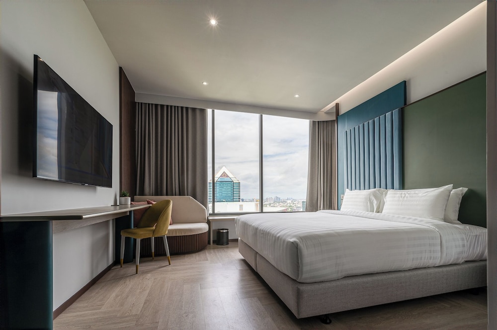 the quarter ratchayothin by uhg