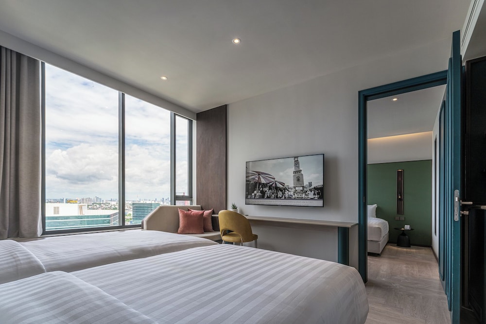 the quarter ratchayothin by uhg