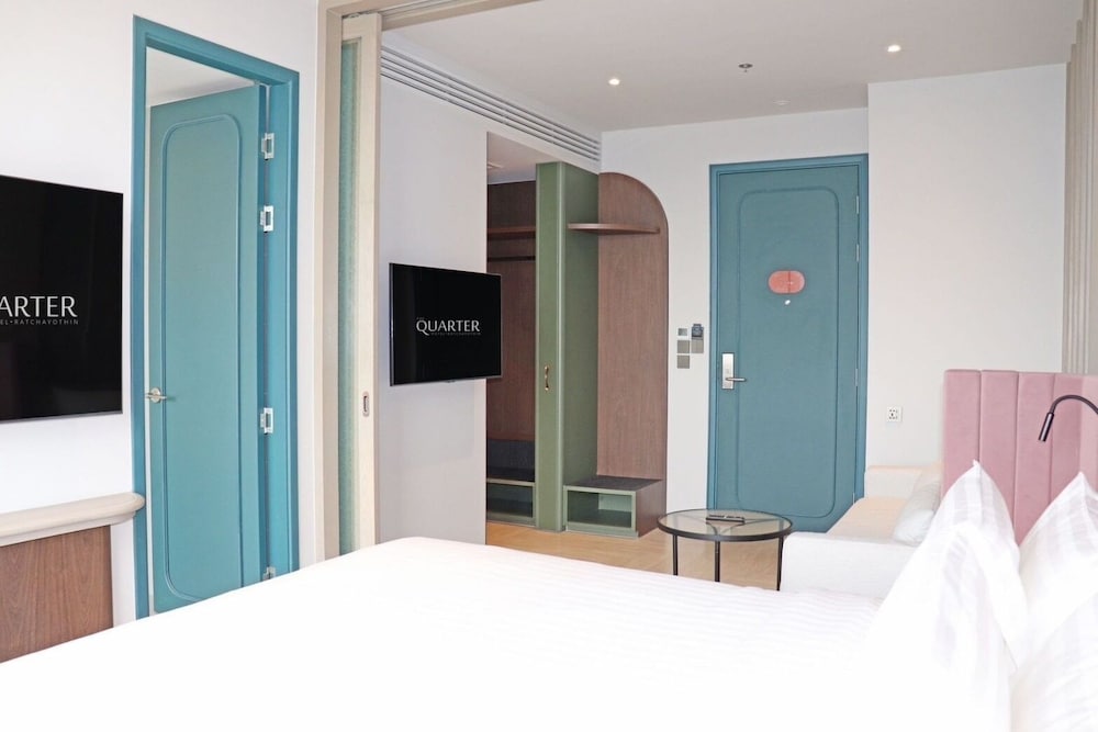 the quarter ratchayothin by uhg