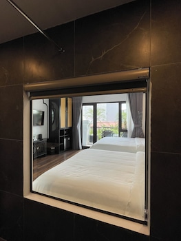 aquarius premium hotel