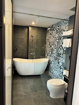 aquarius premium hotel