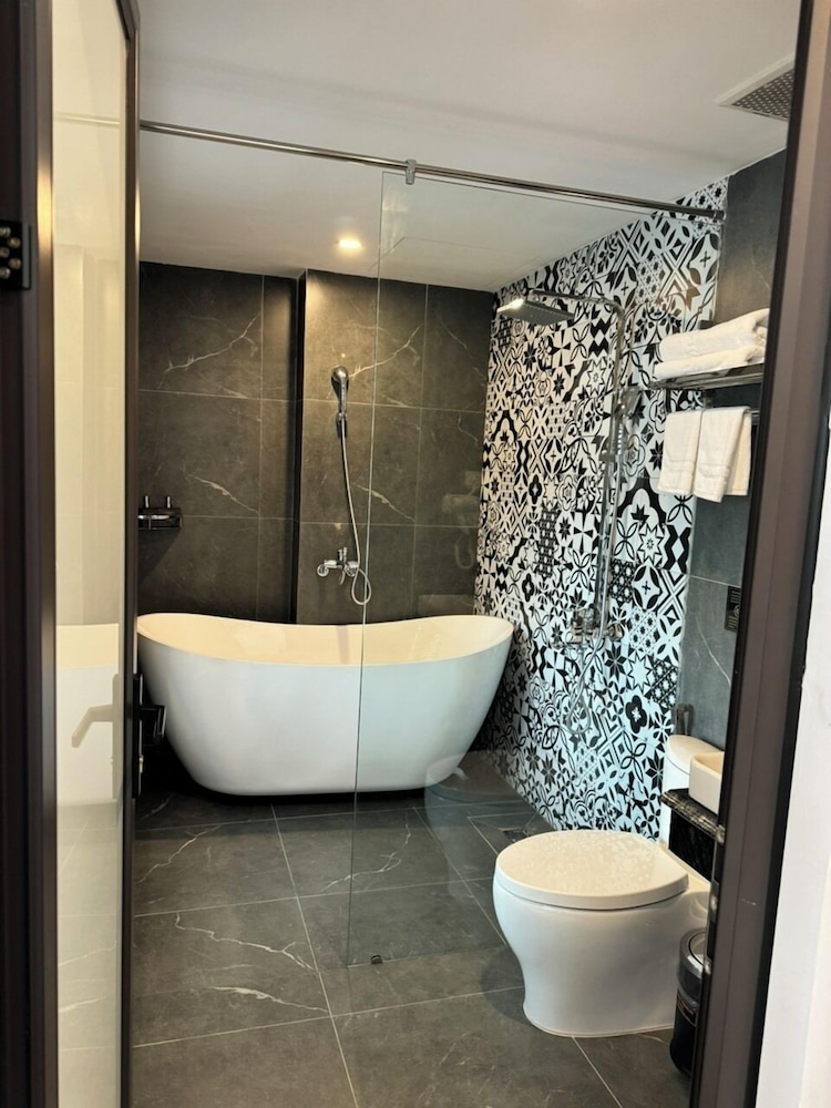 aquarius premium hotel