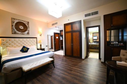 seven seas hotel
