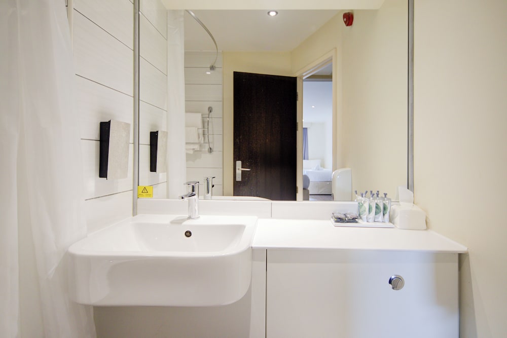 belvilla newport city centre hotel lifestyle