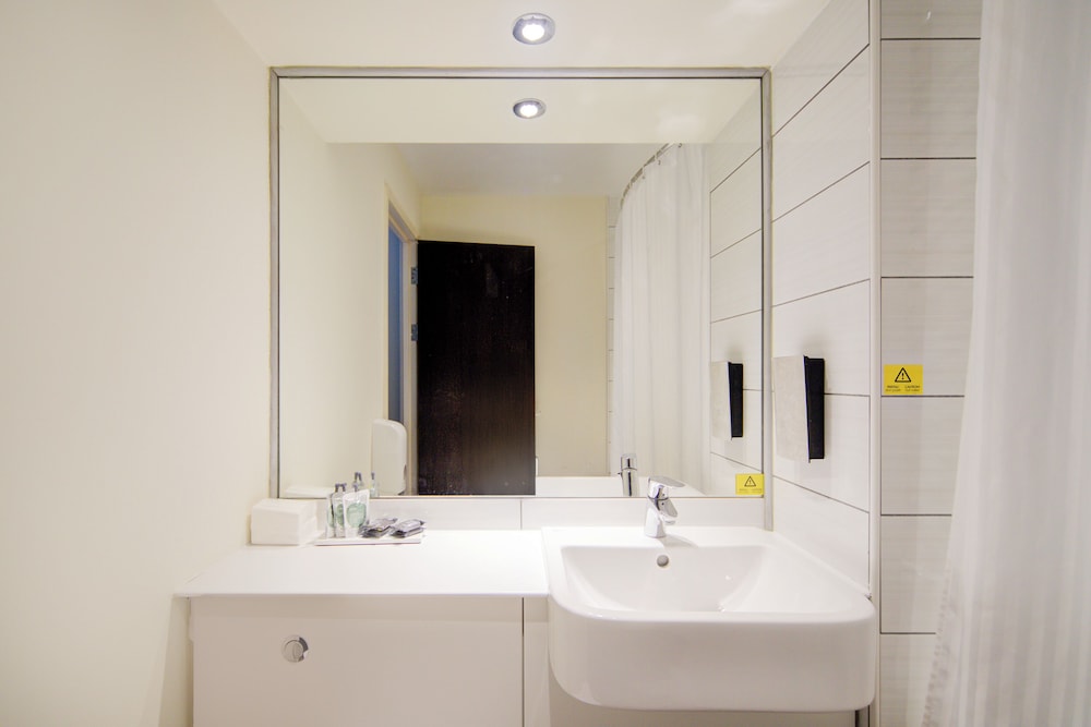 belvilla newport city centre hotel lifestyle