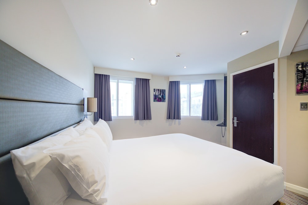 belvilla newport city centre hotel lifestyle