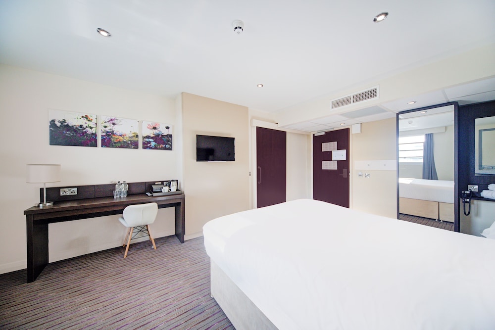 belvilla newport city centre hotel lifestyle