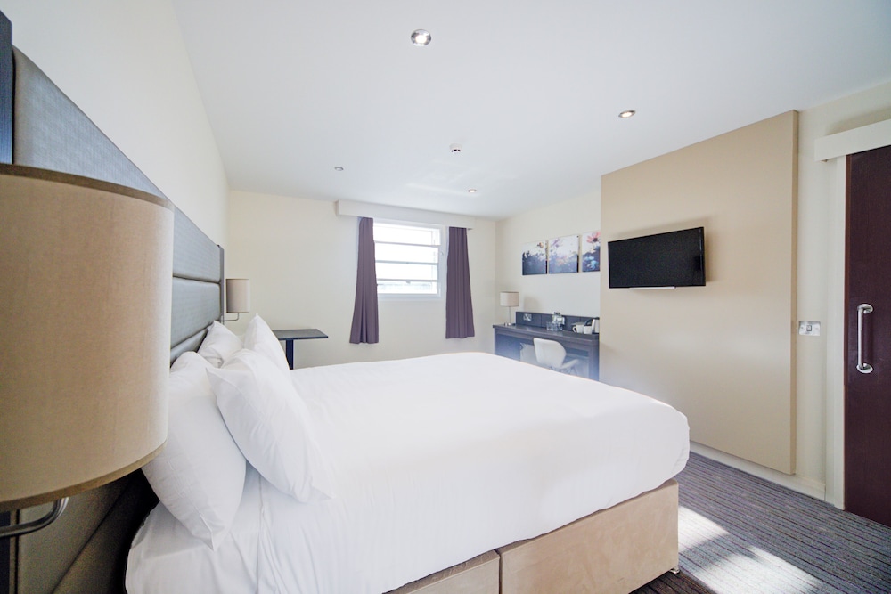 belvilla newport city centre hotel lifestyle