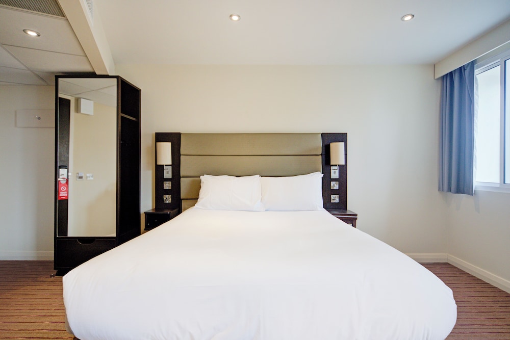 belvilla newport city centre hotel lifestyle