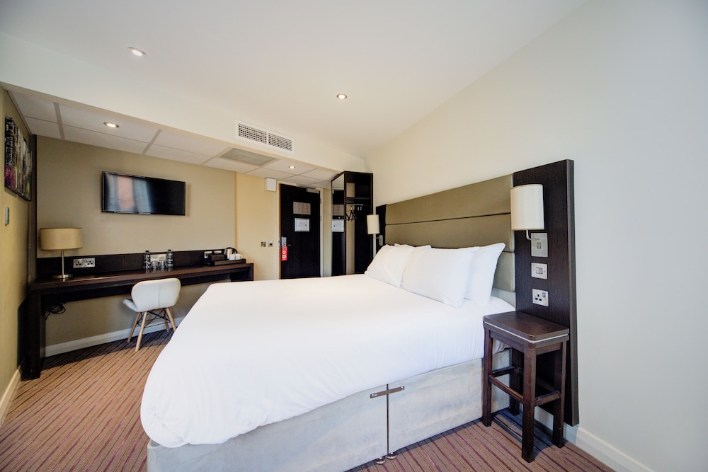 belvilla newport city centre hotel lifestyle