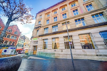 belvilla newport city centre hotel lifestyle