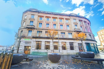 belvilla newport city centre hotel lifestyle