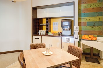 belvilla newport city centre hotel lifestyle