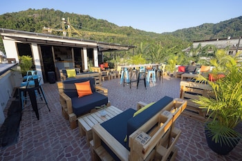 club 22 kamala suites