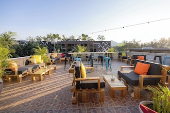 club 22 kamala suites