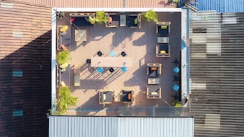 club 22 kamala suites