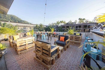 club 22 kamala suites