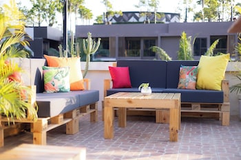 club 22 kamala suites