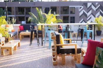 club 22 kamala suites