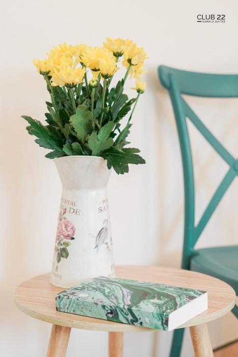 club 22 kamala suites