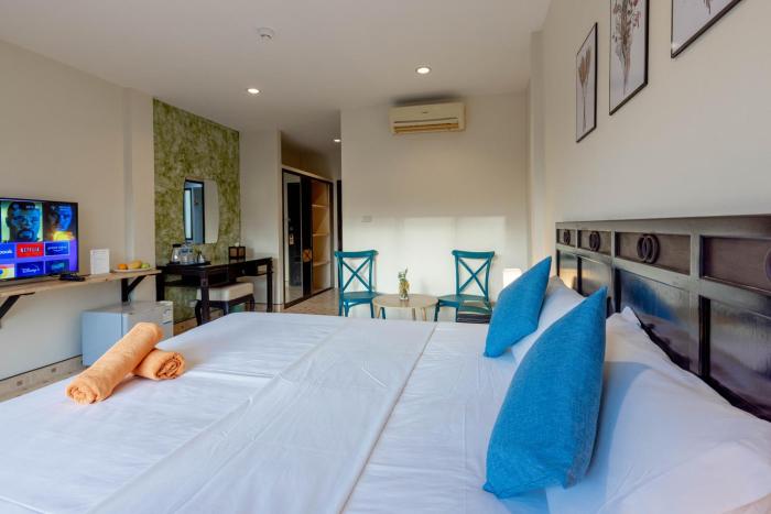 club 22 kamala suites