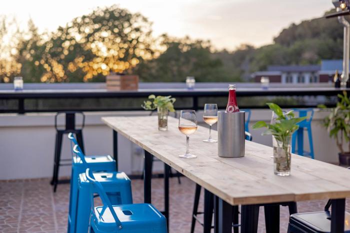 club 22 kamala suites