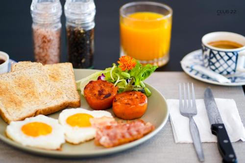 club 22 kamala suites