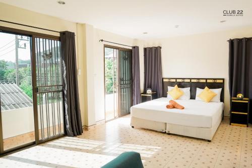 club 22 kamala suites