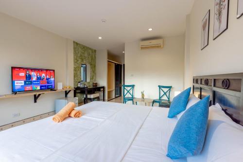 club 22 kamala suites