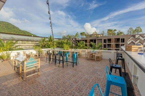 club 22 kamala suites