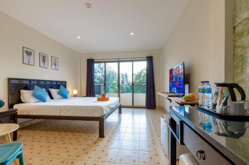 club 22 kamala suites