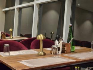 Hotel 7 Days Inn,,3 star