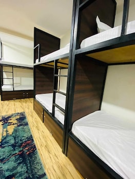 the commune varanasi