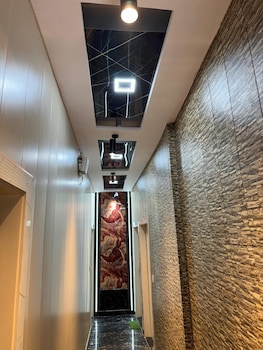 hotel r crown banquet and rooms