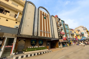 the sm hotel by rmr hotels