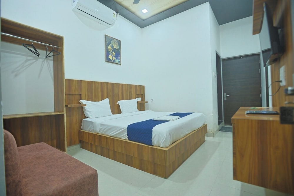 hotel rk residency near banke bihari mandir