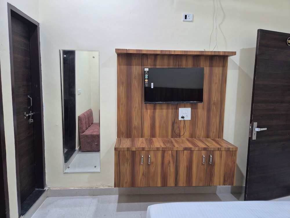 hotel rk residency near banke bihari mandir