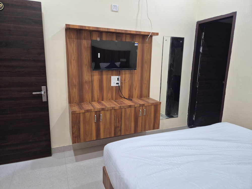hotel rk residency near banke bihari mandir