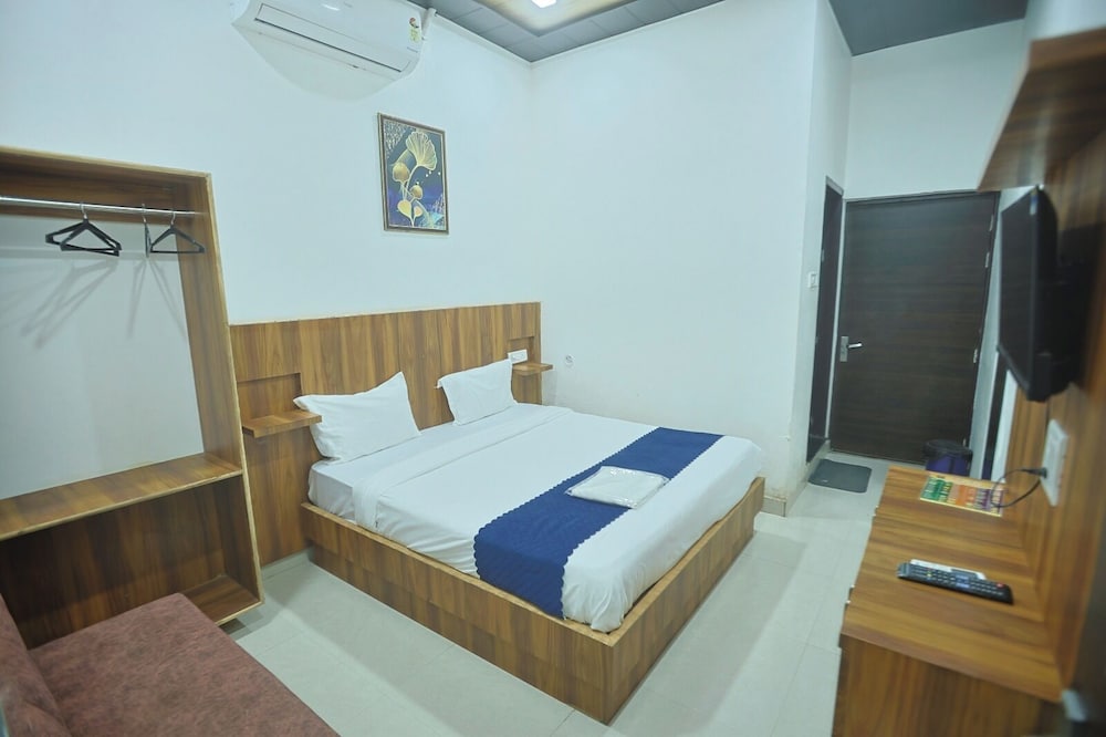 hotel rk residency near banke bihari mandir
