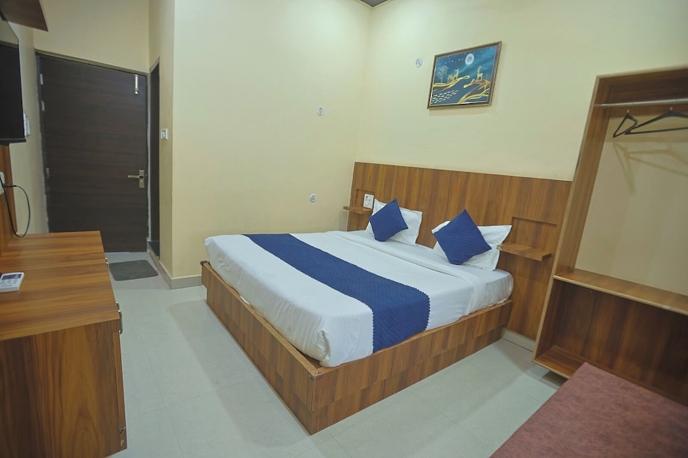 hotel rk residency near banke bihari mandir