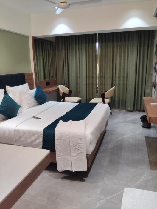 hotel vaishnavi heights solapur