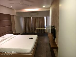 hotel dakshin grandeur