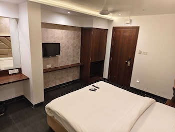 hotel dakshin grandeur