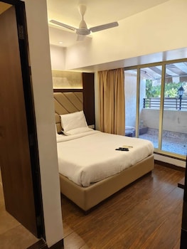 hotel dakshin grandeur