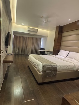 hotel dakshin grandeur