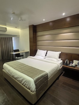 hotel dakshin grandeur