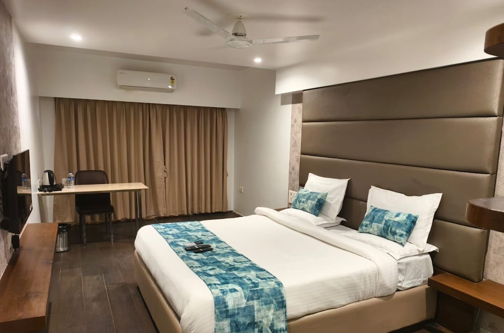 hotel dakshin grandeur