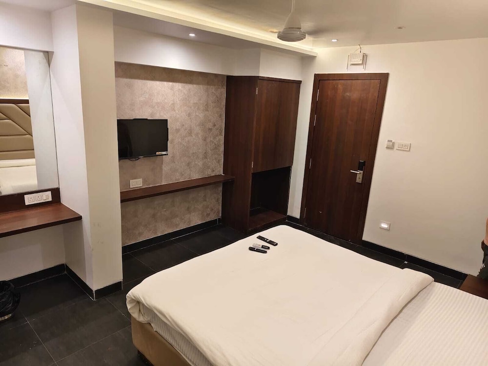 hotel dakshin grandeur